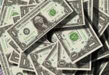 Dólar flutua entre R$ 5,99 e R$ 6,04 enquanto mercado aguarda indicadores econômicos