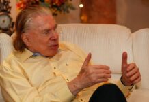 Silvio Santos está internado com infecção bacteriana, diz jornal