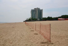 Ponta Negra instala tela para restringir acesso à área interditada para banhistas