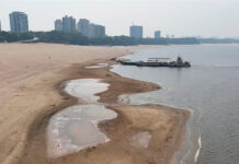 Praia da Ponta Negra é interditada após nível do Rio Negro atingir cota de risco
