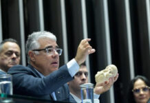 Senador é excluído de debate na TV por ordem judicial