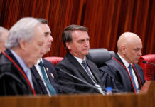 Bolsonaro critica Alexandre de Moraes após suspensão do Twitter/X no Brasil