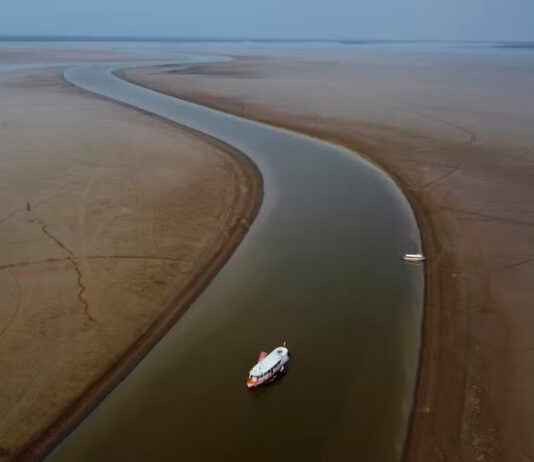 Rio Negro registra o menor nível em 122 anos, com previsão de agravamento da seca