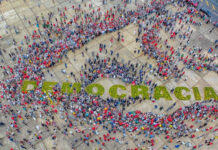 Flopou! “Abraço da Democracia” em ato de Lula tem baixa participação em Brasília